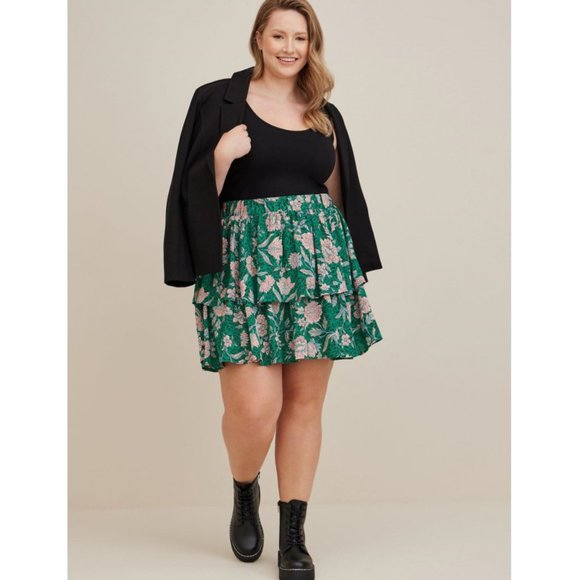 NWT Torrid 2 Georgette Floral Green Mini Tiered Skater Skirt 2X 18 20 - Picture 2 of 9